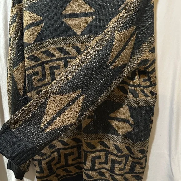 A Peach Chic Geometric Black and Tan Cardigan - Picture 4 of 6